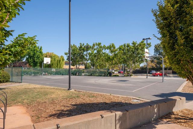 1536 Day Avenue F, San Mateo, CA 94403