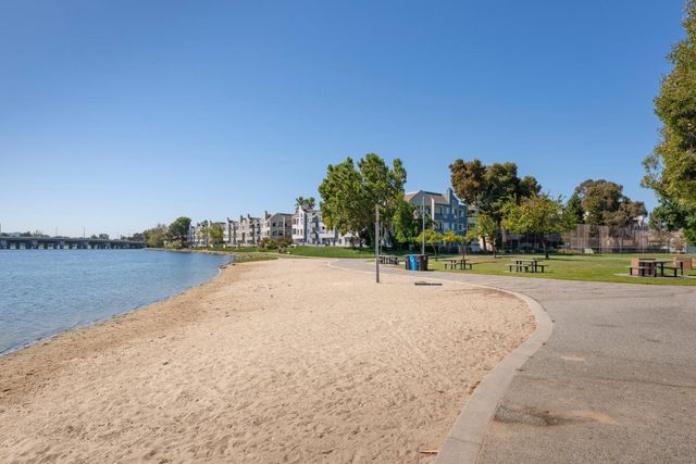1536 Day Avenue F, San Mateo, CA 94403