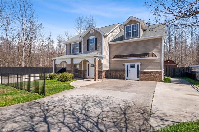 5663 Fairway Forest Drive, Winston-salem, NC 27105