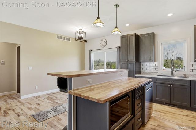 4399 E Bristol Road, Burton, MI 48519