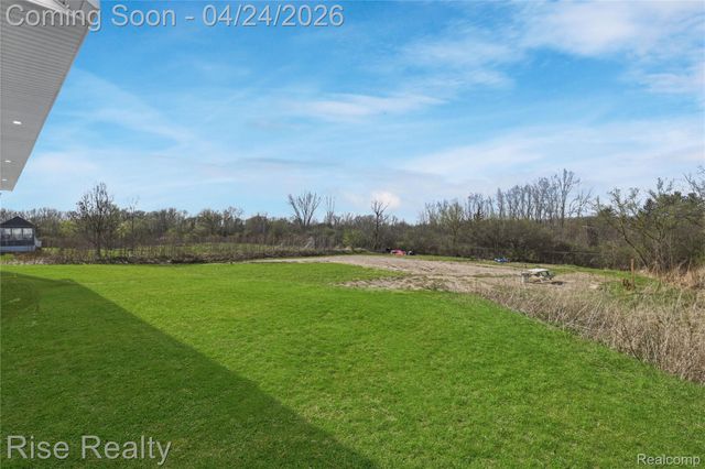 4399 E Bristol Road, Burton, MI 48519