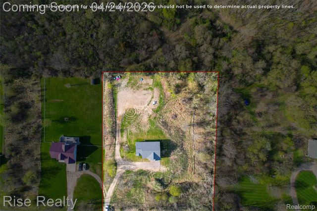 4399 E Bristol Road, Burton, MI 48519
