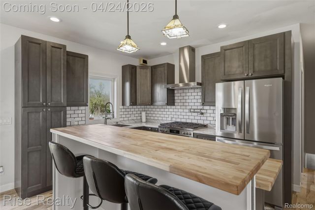 4399 E Bristol Road, Burton, MI 48519