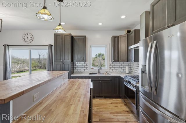 4399 E Bristol Road, Burton, MI 48519