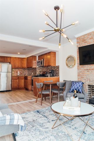 27 Vanderbilt Avenue 3rd Fl, Brooklyn, NY 11205