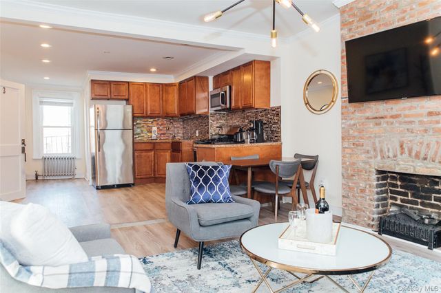 27 Vanderbilt Avenue 3rd Fl, Brooklyn, NY 11205