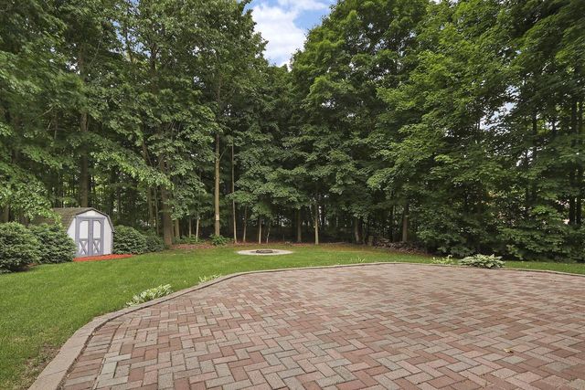 28821 Raab DRIVE, Waterford, WI 53185