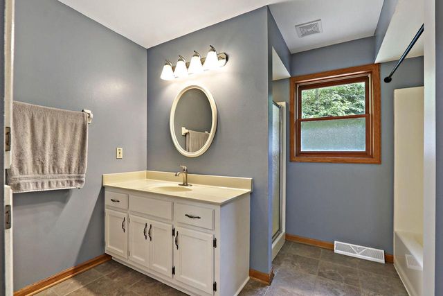 28821 Raab DRIVE, Waterford, WI 53185