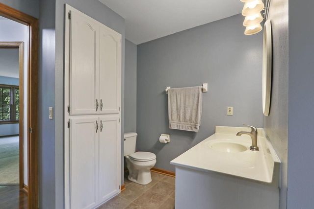 28821 Raab DRIVE, Waterford, WI 53185