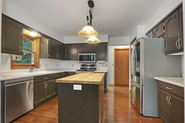 28821 Raab DRIVE, Waterford, WI 53185