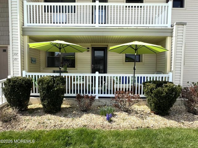 101 Wharfside Drive, Monmouth Beach, NJ 07750