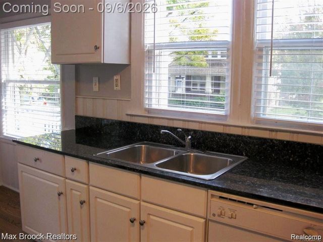 287 Oakland Avenue, Birmingham, MI 48009