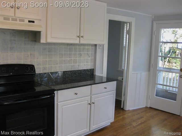 287 Oakland Avenue, Birmingham, MI 48009
