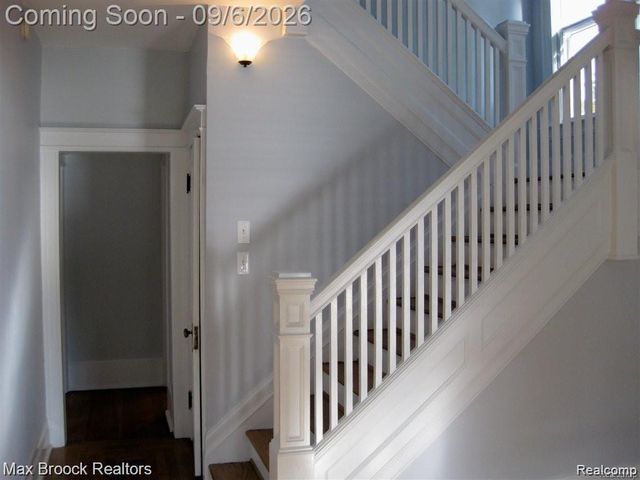 287 Oakland Avenue, Birmingham, MI 48009