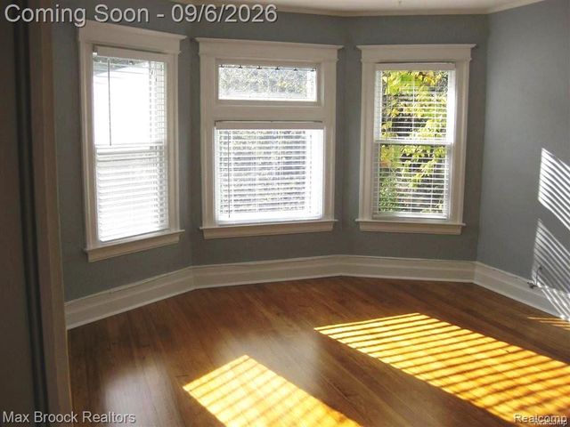 287 Oakland Avenue, Birmingham, MI 48009