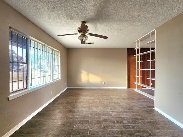 13001 Knollcrest Street, Houston, TX 77015