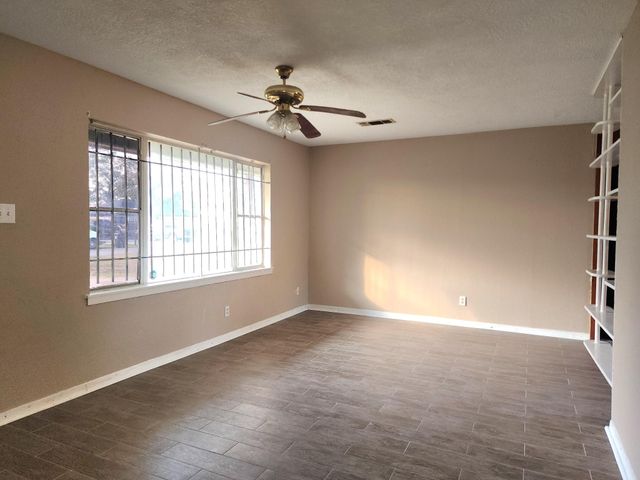 13001 Knollcrest Street, Houston, TX 77015