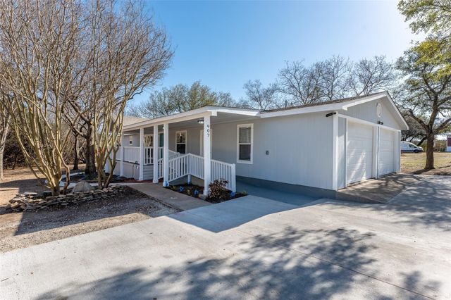 907 Mojave Trail, Granbury, TX 76048
