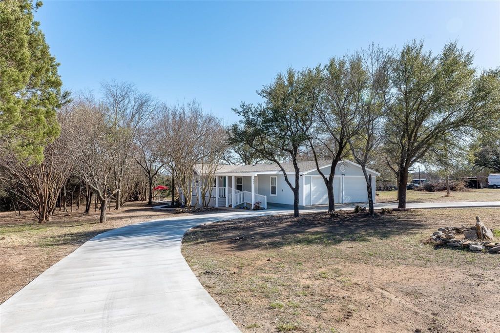 907 Mojave Trail, Granbury, TX 76048