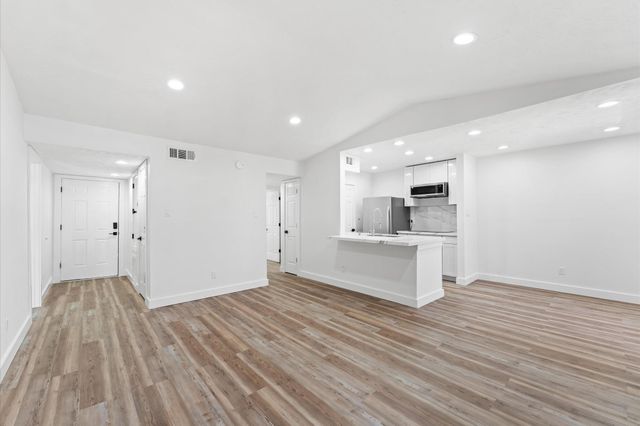 17331 Red Oak Drive 14, Houston, TX 77090