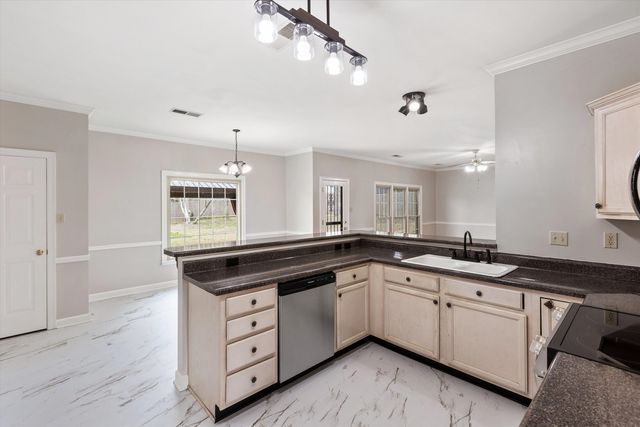 9054 CHIMNEYROCK BLVD, Memphis, TN 38016