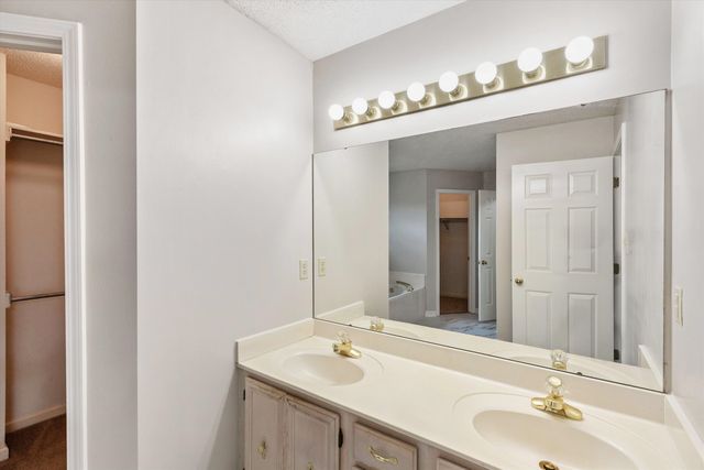 9054 CHIMNEYROCK BLVD, Memphis, TN 38016