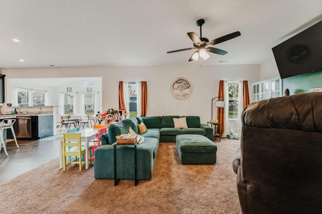 48 Thoreau Drive, Ashville, OH 43103