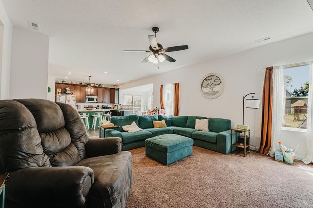 48 Thoreau Drive, Ashville, OH 43103