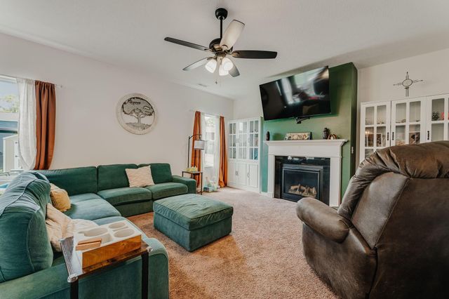 48 Thoreau Drive, Ashville, OH 43103