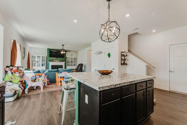 48 Thoreau Drive, Ashville, OH 43103