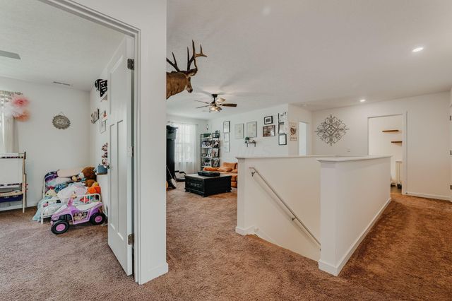 48 Thoreau Drive, Ashville, OH 43103