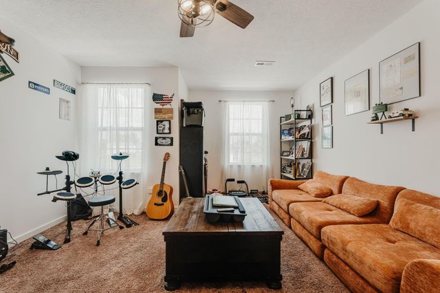 48 Thoreau Drive, Ashville, OH 43103