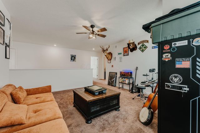48 Thoreau Drive, Ashville, OH 43103