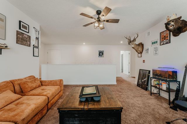 48 Thoreau Drive, Ashville, OH 43103