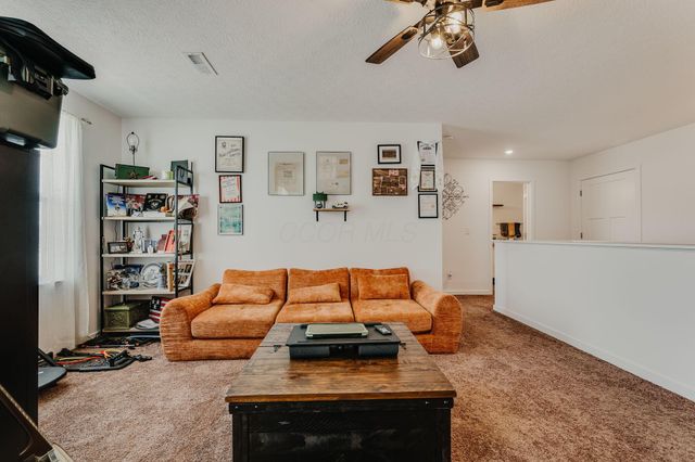 48 Thoreau Drive, Ashville, OH 43103
