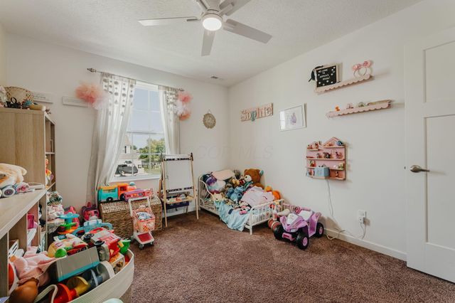 48 Thoreau Drive, Ashville, OH 43103