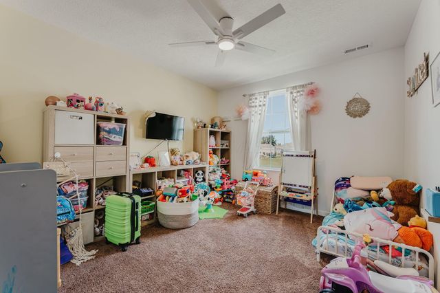 48 Thoreau Drive, Ashville, OH 43103