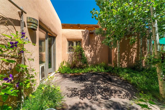 525 Camino Militar, Santa Fe, NM 87501