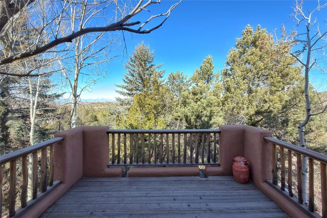 525 Camino Militar, Santa Fe, NM 87501