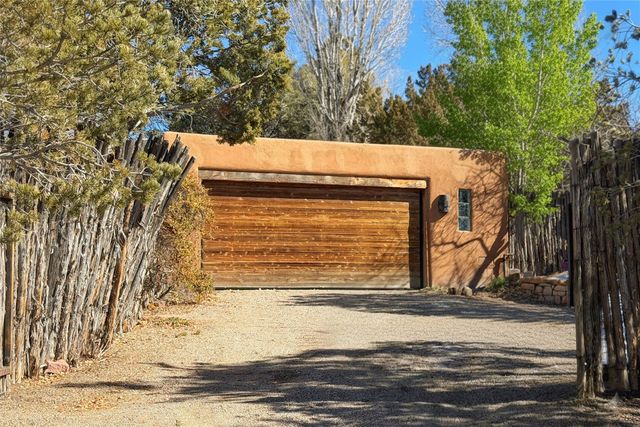 525 Camino Militar, Santa Fe, NM 87501