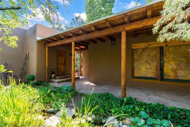 525 Camino Militar, Santa Fe, NM 87501