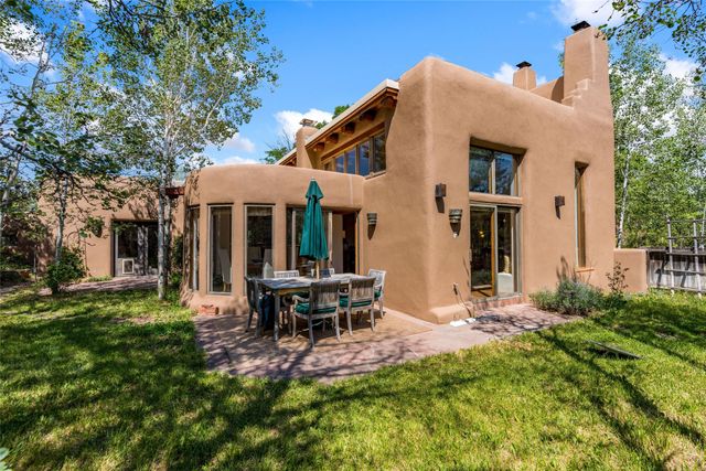 525 Camino Militar, Santa Fe, NM 87501