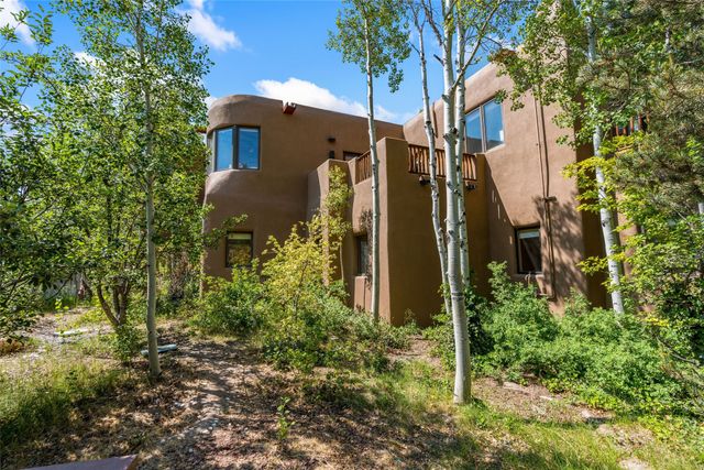 525 Camino Militar, Santa Fe, NM 87501
