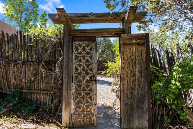 525 Camino Militar, Santa Fe, NM 87501
