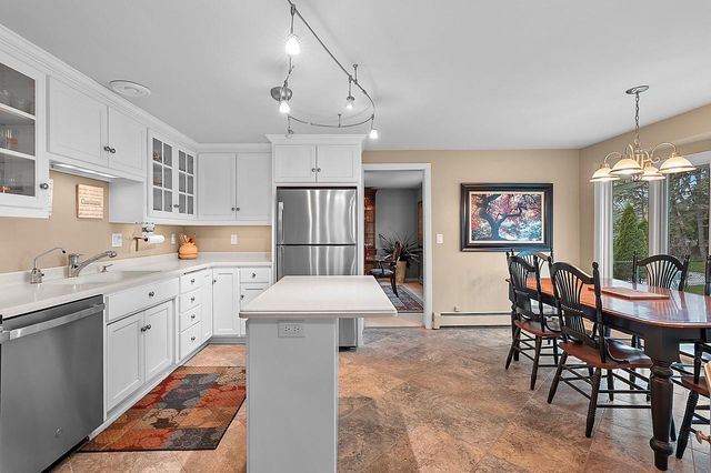 1335 RIDGEWAY BOULEVARD, De Pere, WI 54115