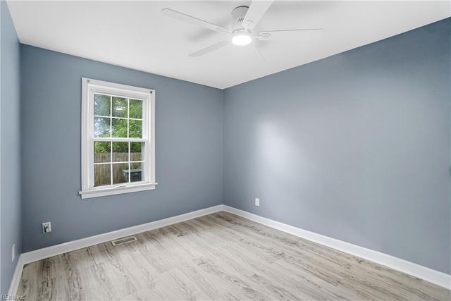 21 Gibson RD, Hampton, VA 23669