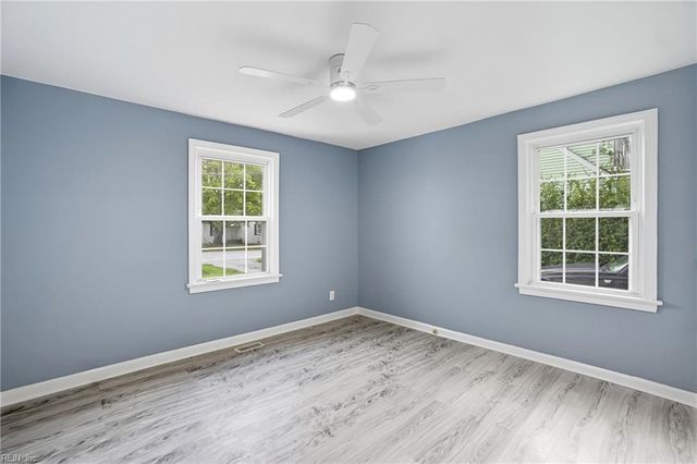 21 Gibson RD, Hampton, VA 23669