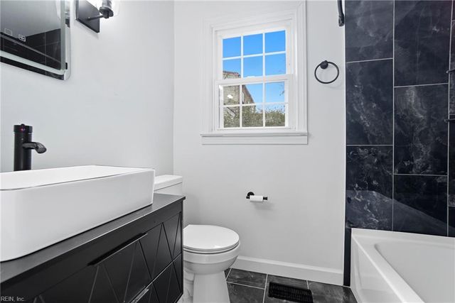 21 Gibson RD, Hampton, VA 23669
