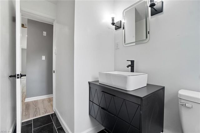 21 Gibson RD, Hampton, VA 23669