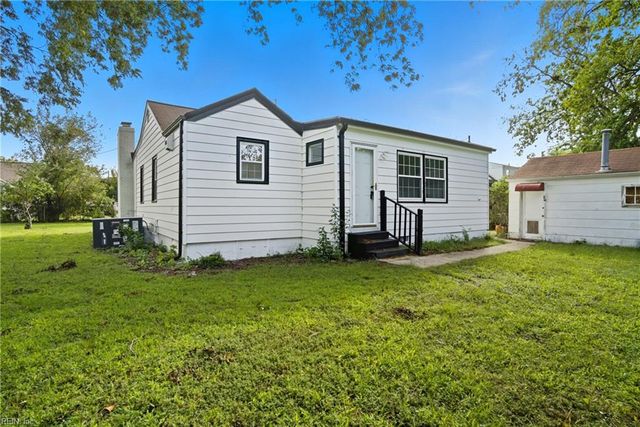 21 Gibson RD, Hampton, VA 23669